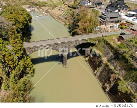宇佐市院内で最長の石橋の御沓橋の空撮 92063276