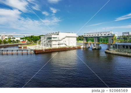 東京都江東区辰巳の辰巳水門 92066569