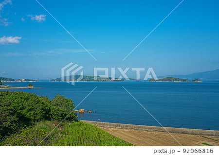 晴れた初夏の瀬戸内海と牛窓の島々1　岡山県瀬戸内市 92066816