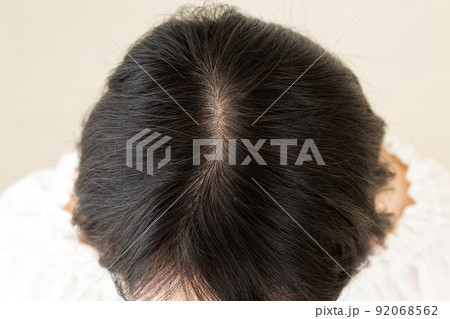 ミドル女性の頭髪 92068562