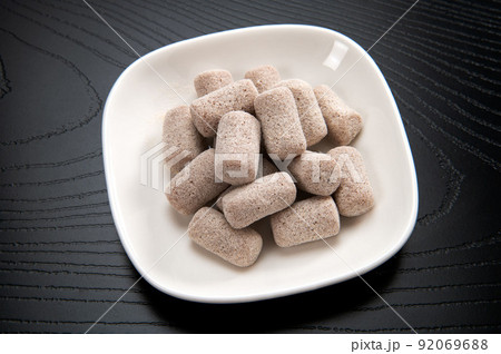 愛媛県産の駄菓子、麦こがし飴 愛媛県産の駄菓子、麦こがし飴 92069688