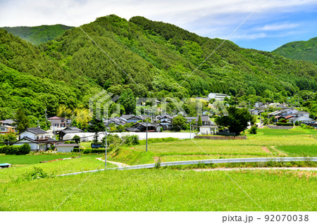 長野県佐久穂町大日向の町並み/学校方面を望む(長野県佐久穂町)【2022.6】 長野県佐久穂町大日向の町並み/学校方面を望む(長野県佐久穂町)【2022.6】 92070038