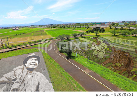 青森県田舎館村の田んぼアートと岩木山2022 92070851