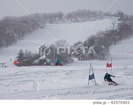 厳冬のMt.KOSHA よませ温泉スキー場　ポールバーン専用コース 92070903