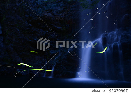【大阪・箕面】箕面の大滝とゲンジボタル 92070967