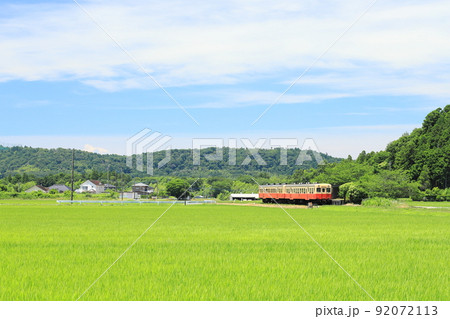 小湊鐵道「夏の田園風景と上総川間駅」 小湊鐵道「夏の田園風景と上総川間駅」 92072113