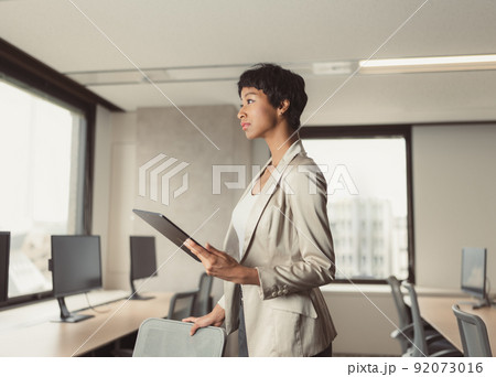 カッコいいビジネスパーソン 92073016