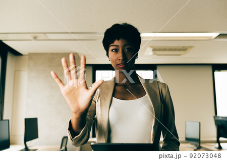 カッコいいビジネスパーソン 92073048