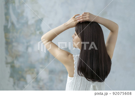 若い女性 ヘアケア ビューティーイメージ ポートレート 若い女性 ヘアケア ビューティーイメージ ポートレート 92075608