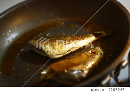 野宿 野営 キャンプ 92076474