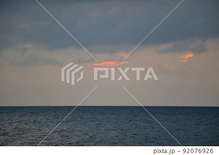 石垣島　フサキビーチ　夕焼け 92076926