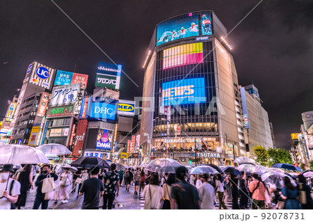 日本の東京都市景観 11万超全国過去最多…未曾有の第7波BA.5感染超爆発の序曲＝7月16日、渋谷 92078731