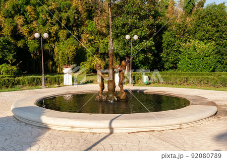 fountain girl and boy 92080789