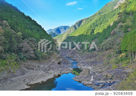 【熊野川】 撮影場所:和歌山県東牟婁郡北山村下尾井 【熊野川】 撮影場所:和歌山県東牟婁郡北山村下尾井 92083609