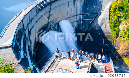 秋の黒部ダム 92083715