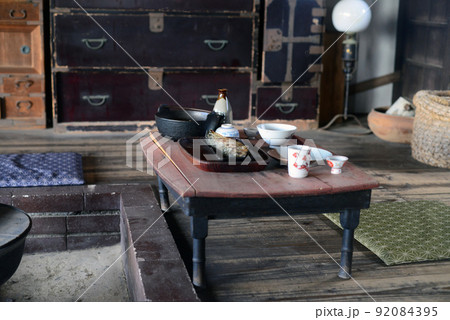 囲炉裏と食卓 囲炉裏と食卓 92084395