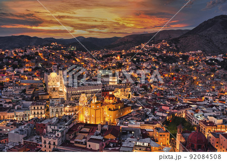 カラフルタウン・グアナファトの美しい景観 92084508