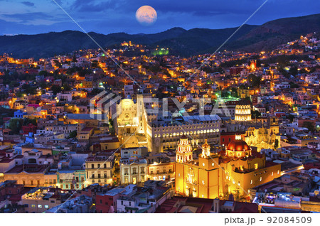 カラフルタウン・グアナファトの美しい景観 92084509