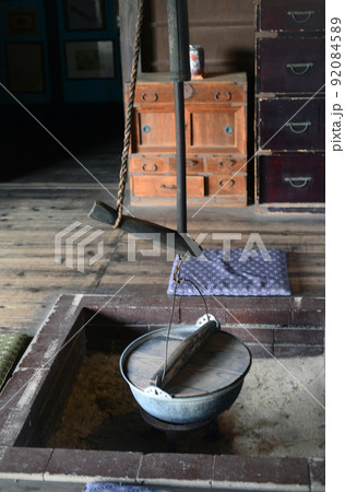 囲炉裏のある座敷-2 92084589