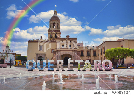 ケレタロ歴史地区の美しい街並み 92085184