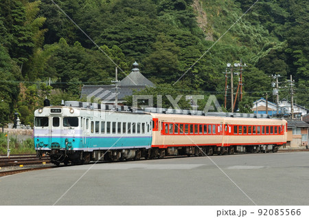 敦賀港線　敦賀ー敦賀港　JR西日本　キハ58-7211+キハ28-2119+キハ58-596　花火臨 92085566