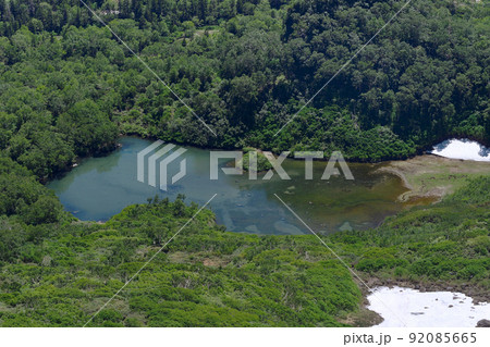 高根ヶ原から見た高原沼（北海道・大雪山） 92085665