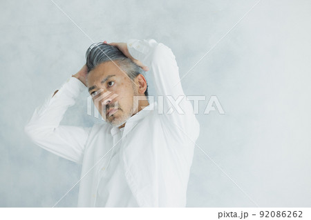 グレイヘアの男性 グレイヘアの男性 92086262
