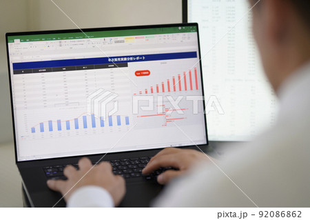 総務　経理　事務職　営業事務　一般事務　事務スタッフ　表計算　グラフ 92086862