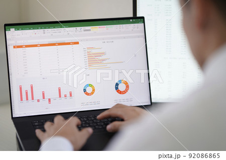 総務　経理　事務職　営業事務　一般事務　事務スタッフ　表計算　グラフ 92086865