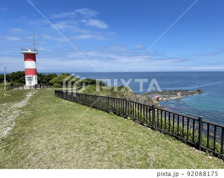 津軽国定公園・袰月海岸の高野崎の灯台 92088175