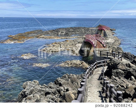 海・磯・海岸の風景（津軽国定公園・袰月海岸の高野崎） 92088242