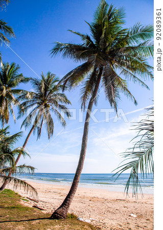 Running Bull Beach or Hat Thung Wua Laen in Chumphon, Thailand 92089361