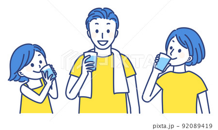 水を飲む 水を飲む 92089419