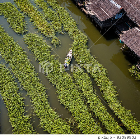 Aerial view of Sapan Khong Floating Market in Suphan Buri, Thailand 92089902