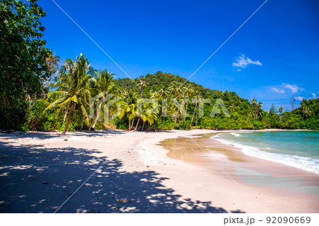 Sairee Beach or Sai Ri Beach in Chumphon, Thailand Sairee Beach or Sai Ri Beach in Chumphon, Thailand 92090669