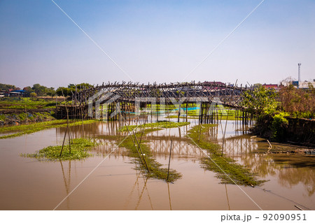 Aerial view of Sapan Khong Floating Market in Suphan Buri, Thailand 92090951