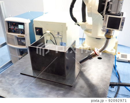 ロボット型の溶接機 92092971