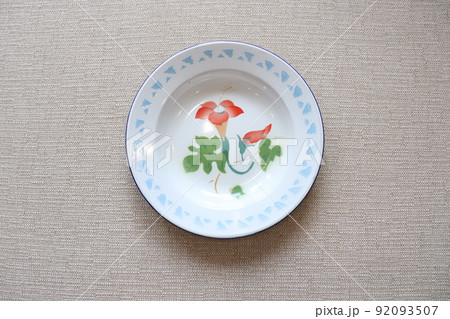 ベトナムのレトロなホーロー食器 92093507