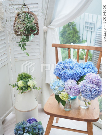 ナチュラルインテリア 花のある暮らし 92094650