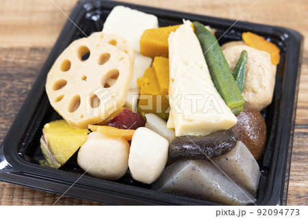 おいしい野菜の煮物盛り合わせのお惣菜 おいしい野菜の煮物盛り合わせのお惣菜 92094773