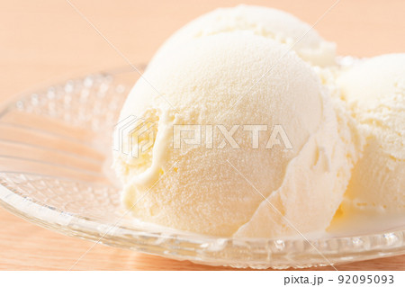 バニラアイスクリーム 92095093