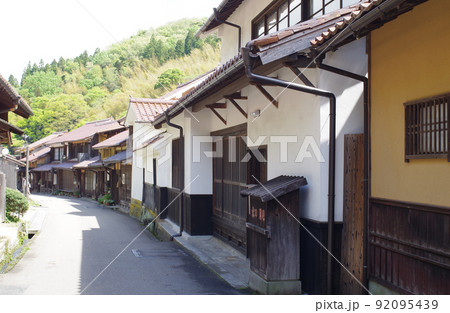 銀山のある大森地区の街並の景色 92095439