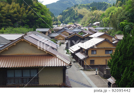銀山のある大森地区の街並の景色 92095442