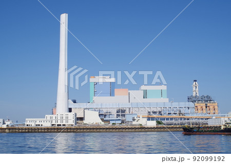 横浜磯子区の火力発電所の景色 横浜磯子区の火力発電所の景色 92099192