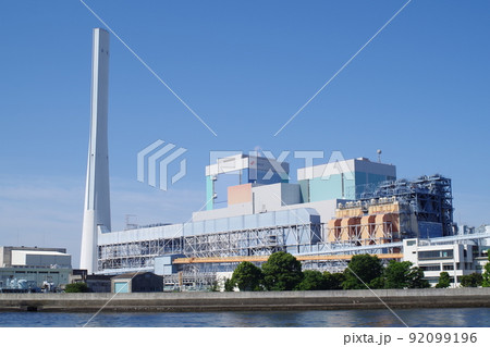 横浜磯子区の火力発電所の景色 92099196