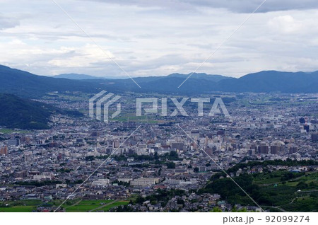 信州　長野県松本市　市内遠望（芥子坊主山展望台より） 92099274