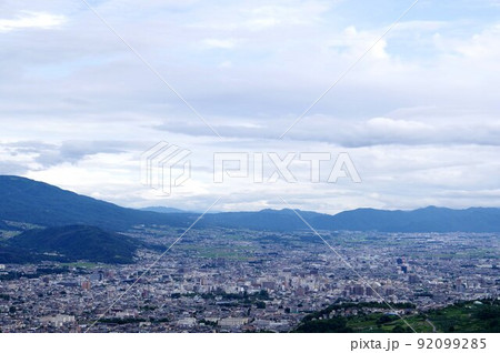 信州　長野県松本市　市内遠望（芥子坊主山展望台より） 92099285