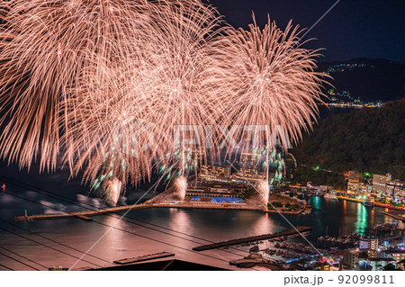 (静岡県)熱海100万ドルの夜景と海上花火 (静岡県)熱海100万ドルの夜景と海上花火 92099811