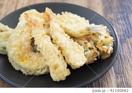 美味しい天ぷら盛り合わせ 美味しい天ぷら盛り合わせ 92100662