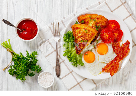 irish breakfast of fried eggs, bacon, potato farls irish breakfast of fried eggs, bacon, potato farls 92100996